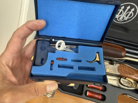   *** OPORTUNIDAD. REBAJADA ***  

Buenas tardes,

Vendo Escopeta Beretta 682 E Gold E Trap de competición, 42