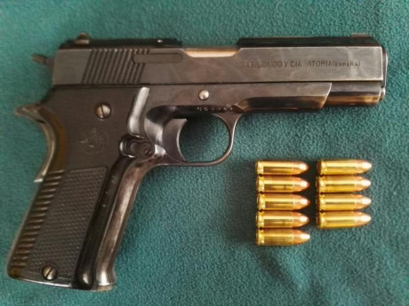 El arma está en Avilés -Asturias 
2 cargadores
150€ 00