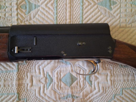 Por exceso de armas vendo esta Browning A5 12/70.
Cañon de 70cm.
Esta muy bien cuidada y mantenida.
Ahora 41