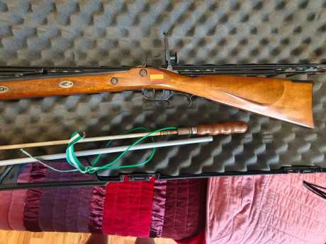Vendo rifle Hawken calibre 44 marca Dikar con túnel, diopter, estuche rígido, baqueta y embudo.
Muy buen 00