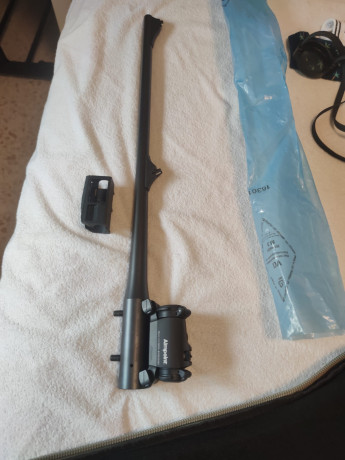 Hola, un compañero va vender un blaser R8 del modelo nuevo (pletinas grabadas en bascula) calibre 9.3*62 71