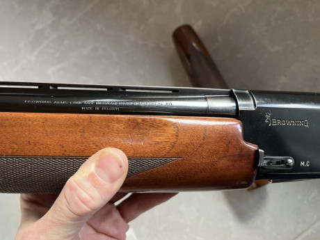 Se vende semiautomática Brownin Gold calibre 12, 71cm cañón con 4 Chokes y dos guardamanos (el original 30