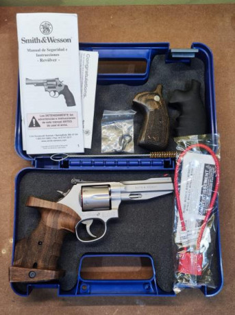 En venta Revólver Smith & Wesson 686 SSR 4" - 357 Mag.sin apenas uso, está como nuevo.
Incluye 02