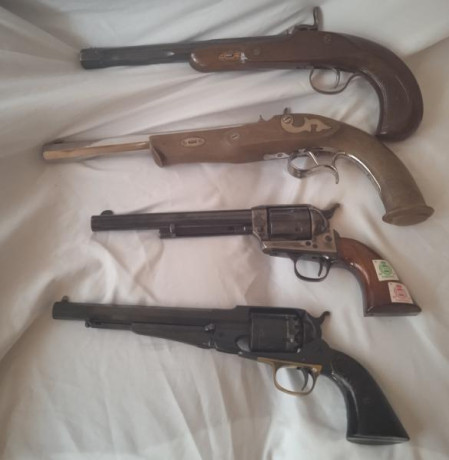 Hola. Un amigo mio, anciano y enfermo, deja la afición y vende sus armas. El caso es que no quiere andar 141