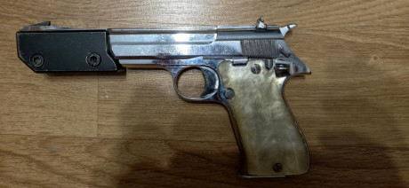 Buenas, un amigo pone a la venta su Star SA  cal .22Lr   el arma esta en muy buen estado mecánico y de 02