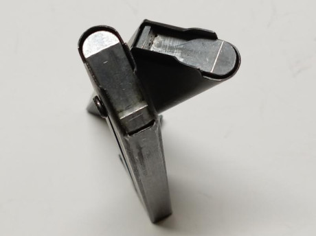 Hola, pongo a la venta 2 cargadores de Lathi Finlandesa L-35 en muy buen estado y una caja original sin 02