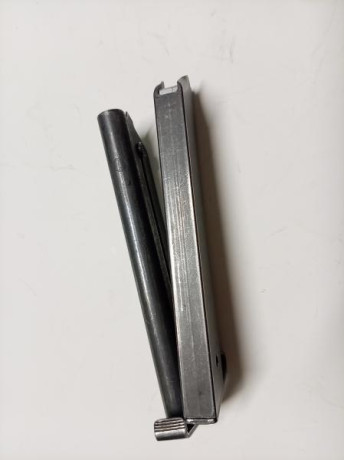 Hola, pongo a la venta 2 cargadores de Lathi Finlandesa L-35 en muy buen estado y una caja original sin 01