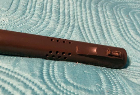 Vendo escopeta de corredera MOSSBERG 500 calibre 12/76 con dos cañones; uno liso de 71 cm con chokes intercambiables 22