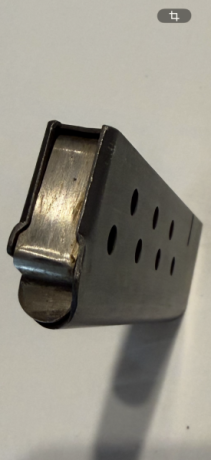 Se vende este cargador en perfecto estado para Astra 600 capacidad 8 cartuchos 9 para. 
Está en Barcelona 00
