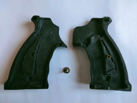 Hola, voy a empezar a poner a la venta unos cuantos juegos de cachas de revolveres , 


esta en concreto 70