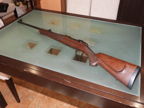 Se cede o se cambia Sako 85 300wsm.
Solo se ha usado en recechos.
Gatillo afinado por Armero a 950 grms.
800€.
También 02