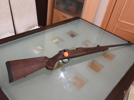 Se cede o se cambia Sako 85 300wsm.
Solo se ha usado en recechos.
Gatillo afinado por Armero a 950 grms.
800€.
También 01