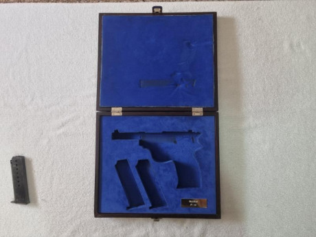 Se vende caja de madera artesanal para pistola WALTHER P38. Precio 20 euros. Tlf.607609326 01