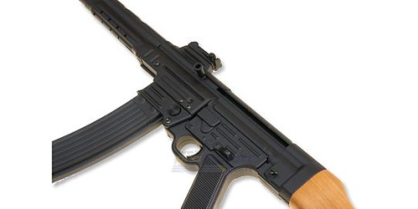 4,5 kg.Extremadamente fiel al arma de la 2 GM. Velocidad 130 m/s.Perfecta tiro lúdico en casa hasta 12-15 00