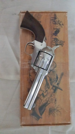 Se vende Uberti Cattleman en calibre 45LC, el arma está en Zaragoza y el precio son 350€, más información 00