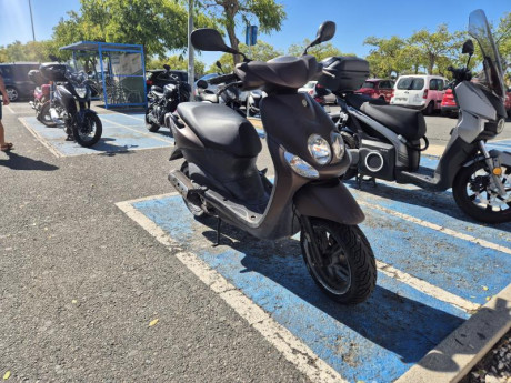 ​Se vende Yamaha Neo's del año 2015 en excelente estado, muy cuidada y siempre durmiendo en garaje.
​Marcador 02