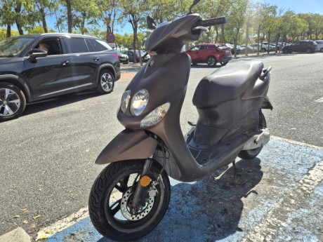 ​Se vende Yamaha Neo's del año 2015 en excelente estado, muy cuidada y siempre durmiendo en garaje.
​Marcador 01
