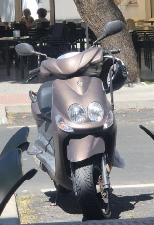 ​Se vende Yamaha Neo's del año 2015 en excelente estado, muy cuidada y siempre durmiendo en garaje.
​Marcador 00