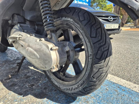 ​Se vende Yamaha Neo's del año 2015 en excelente estado, muy cuidada y siempre durmiendo en garaje.
​Marcador 11