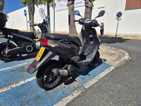 ​Se vende Yamaha Neo's del año 2015 en excelente estado, muy cuidada y siempre durmiendo en garaje.
​Marcador 21