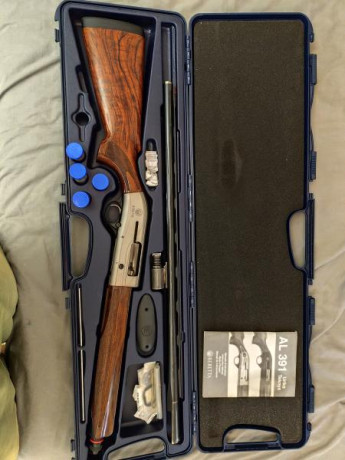 Por tener varias escopetas y doliéndome en el alma,se cede Beretta 391Stonecoat en impecable estado, una 02