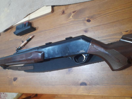 Un amigo vende este arma.
Tiene minimo uso con muy pocos disparos, aunque si tiene algunas marcas propias 10