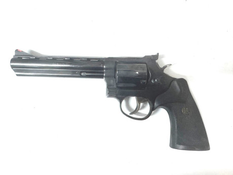 Un buen amigo vende este Revolver Guiado en Licencia de Tiro Deportivo   F 

Se trata de un   REVOLVER 00