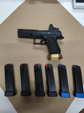 Se vende pistola WALTHER Q5 MACTH SF BLACK RIBBON. Guiada en el 04/2024 , tendra como 1000 tiros como 02