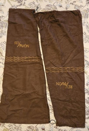 Vendo dos fundas jamoneras de la marca Rey Pavón. Una color chocolate y la otra burdeos. Para caños de 00
