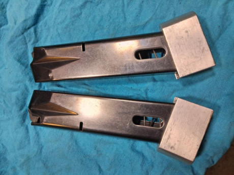 Cambio  2 cargadores para la pistola LLAMA 82/87  por un cargador monoilera para pistola 1911 del 45 ACP.
659987973 02