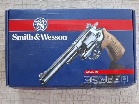 Buenos días compañeros,

Pongo a la venta esta magnífico revolver de Umarex de cañón de 3" con munición 01