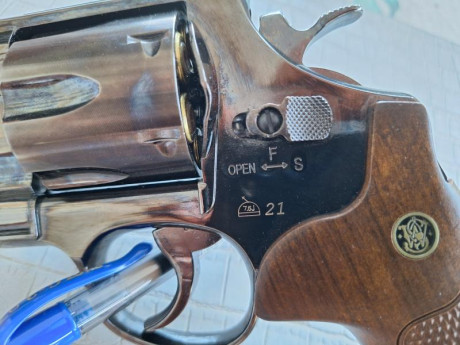 Buenos días compañeros,

Pongo a la venta esta magnífico revolver de Umarex de cañón de 3" con munición 11