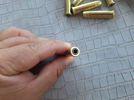 Buenos días compañeros,

Pongo a la venta esta magnífico revolver de Umarex de cañón de 3" con munición 20