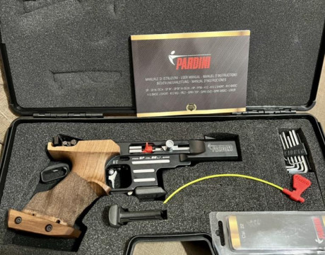 Buenas noches a todos,
soy tirador novato y busco mi primera pistola del .22 LR para empezar en la modalidad 30