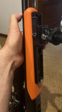 T1X de cañón corto con varias mejoras.
-Pomo de cerrojo de aluminio 7075
-Guardamanos de alta visibilidad 00