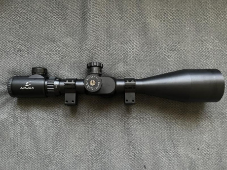 Vendo visor Arcea 10-40x60 Retícula iluminada Side Focus Mildot. Lo usaba en carabinas PCP. Incluye 2 11