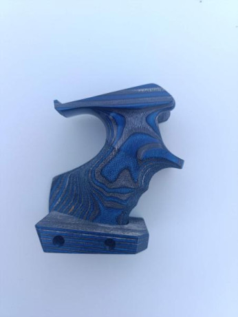 Buenas noches, se vende cacha talla "M" de walther gsp 500 en perfecto estado y poco uso , se 03