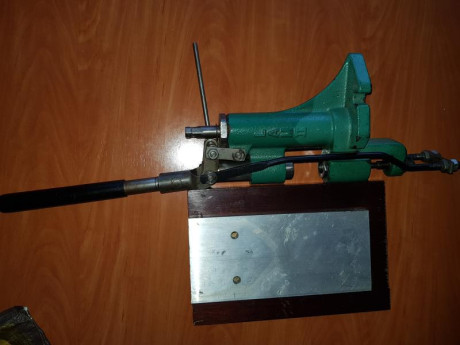 Re calibradora engrasadora RCBS lube a matic II, el empujador de grasa está retocado. 275€
Recalibradores 01
