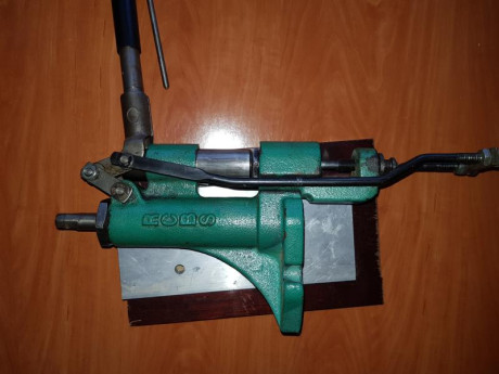 Re calibradora engrasadora RCBS lube a matic II, el empujador de grasa está retocado. 275€
Recalibradores 00