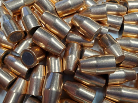Buenas noches.
Un amigo me pide que le busque puntas para recargar el 9mm que ya no encuentra, y echando 00