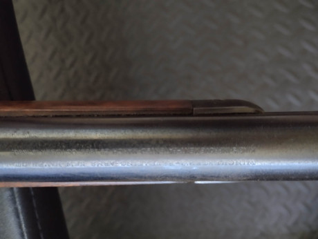 Arma original, guiada en AE, con certificado de BOPE.
Madera en perfecto estado. Fue re pavonado en algún 10