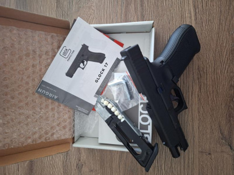Vendo pistola co2 (glock gen5 balines 4.5 mm) en perfecto estado de funcionamiento.
Precio: 125e + gastos 01