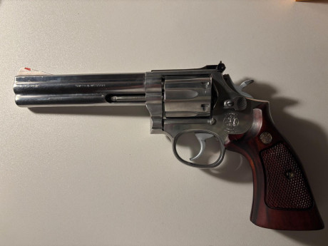 Buenas, vendo este revolver.
Smith Wesson 686 6"
Calibre .357 mg
Guiado en F
Está como se ve en perfectas 02