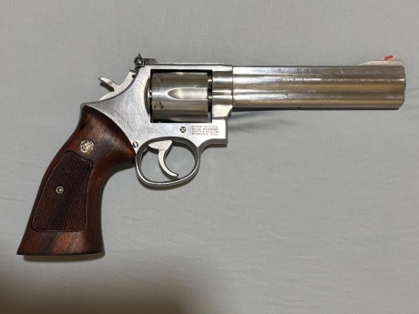 Buenas, vendo este revolver.

Smith Wesson 686 6"
Calibre .357 mg
Guiado en F
Está como se ve en 01