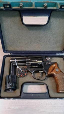 Vendo o cambio por algo de mi interés revólver ASTRA POLICE guiado en F. 

Dos tambores, .357 y 9 mm. 01