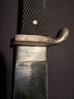 Hola,

Vendo Daga Falange marcada SEAM 1936/8, en buen estado con alguna pequeña zona de oxidacion en 01