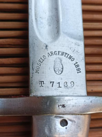 Buenas.
Se vende Bayoneta Argentina Modelo 1891 con cachas en aluminio para fusil Mauser argentino del 00