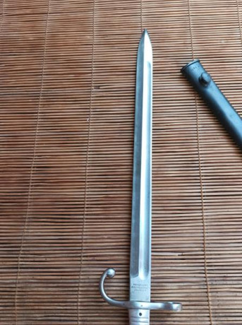 Buenas.
Se vende Bayoneta Argentina Modelo 1891 con cachas en aluminio para fusil Mauser argentino del 12
