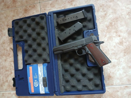 Se vende semiautomática Colt Government 45, comprada nueva y con muy poco uso, tiene el disparador afinado 02