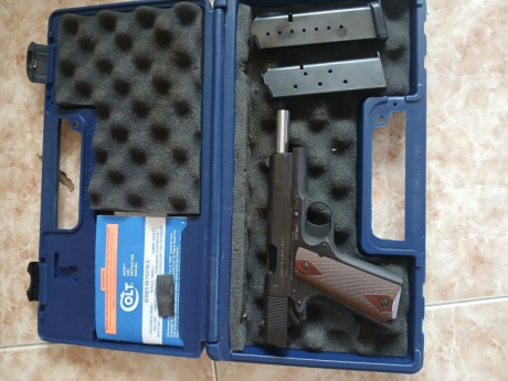 Se vende semiautomática Colt Government 45, comprada nueva y con muy poco uso, tiene el disparador afinado 00